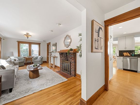 4th image of 1028 Webster St