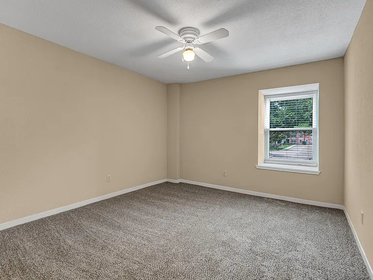 1659 W Sam Houston Pkwy S — Photo 30