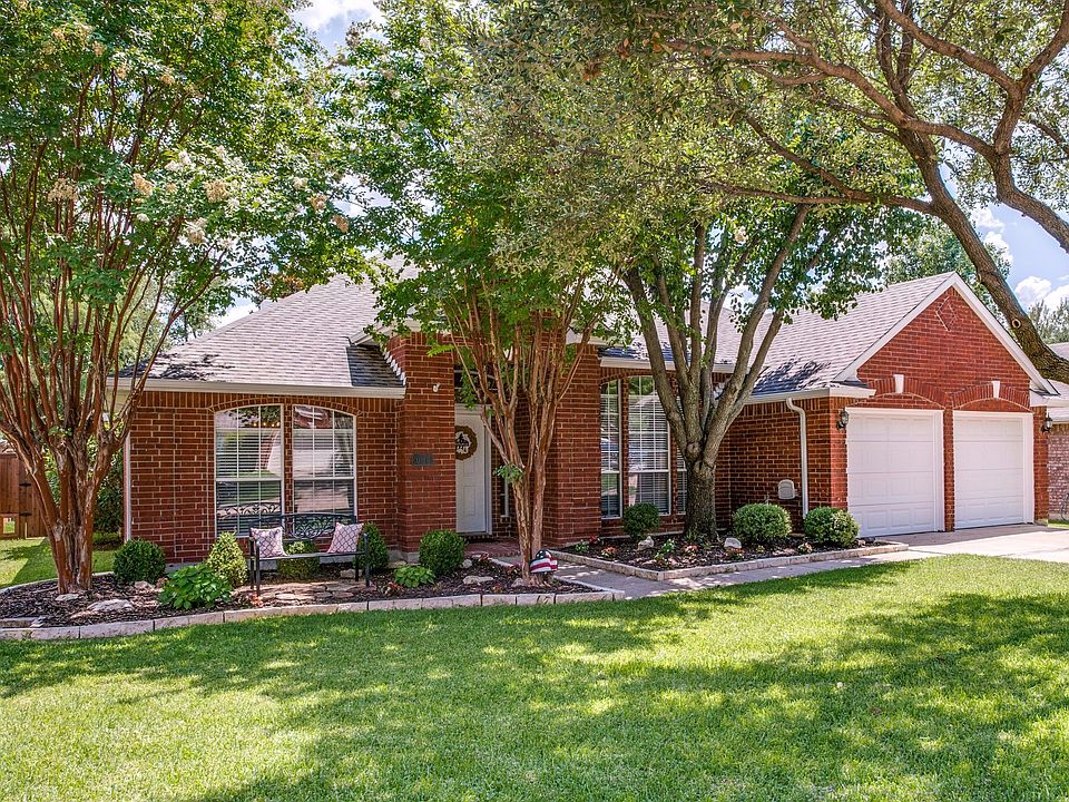1st image of 605 Oak Hollow Ln