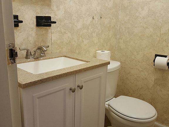 5th image of 11 Monterey Dr