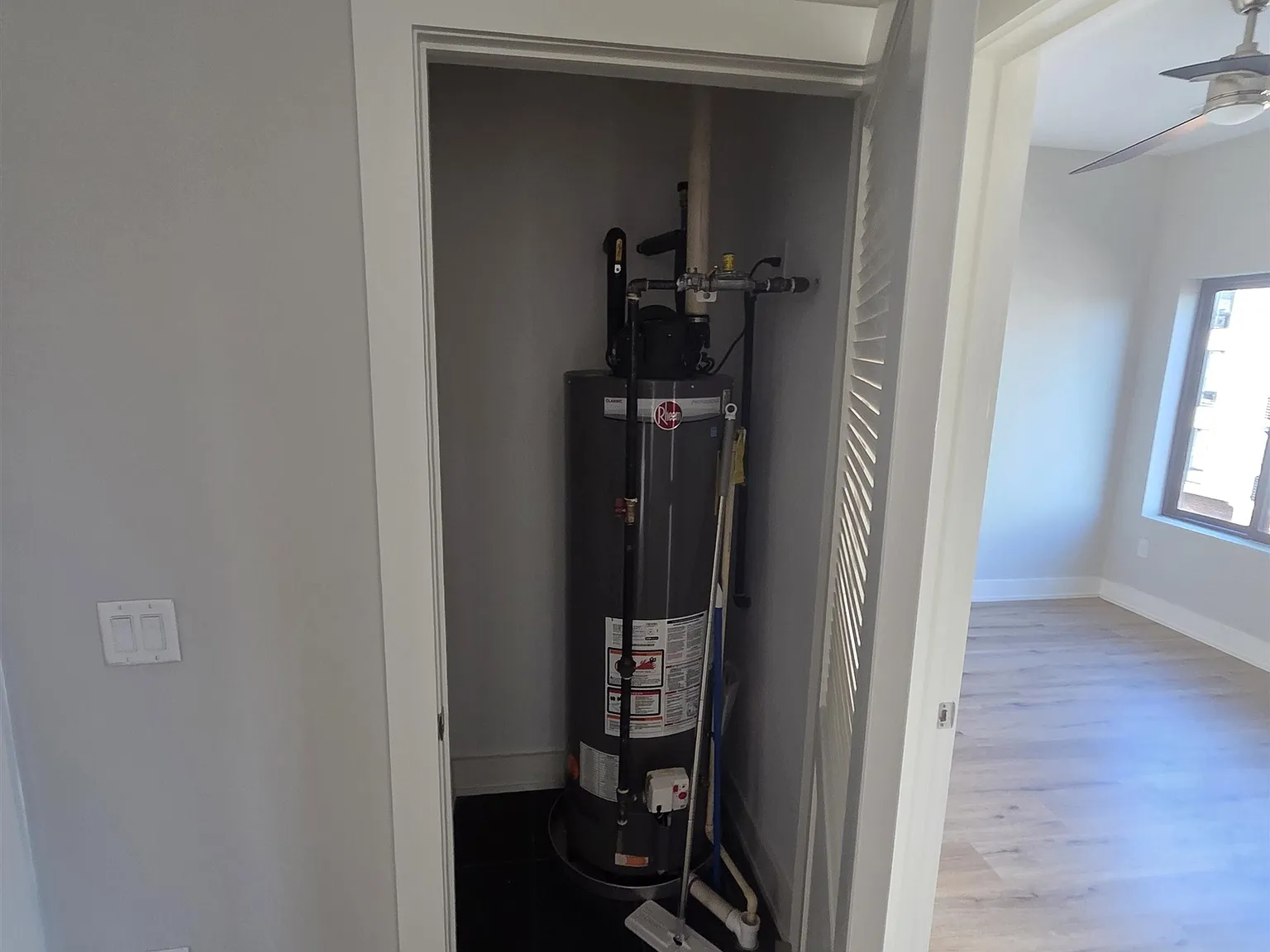 1 bed, 1.0 bath, $2,600 — Photo 4