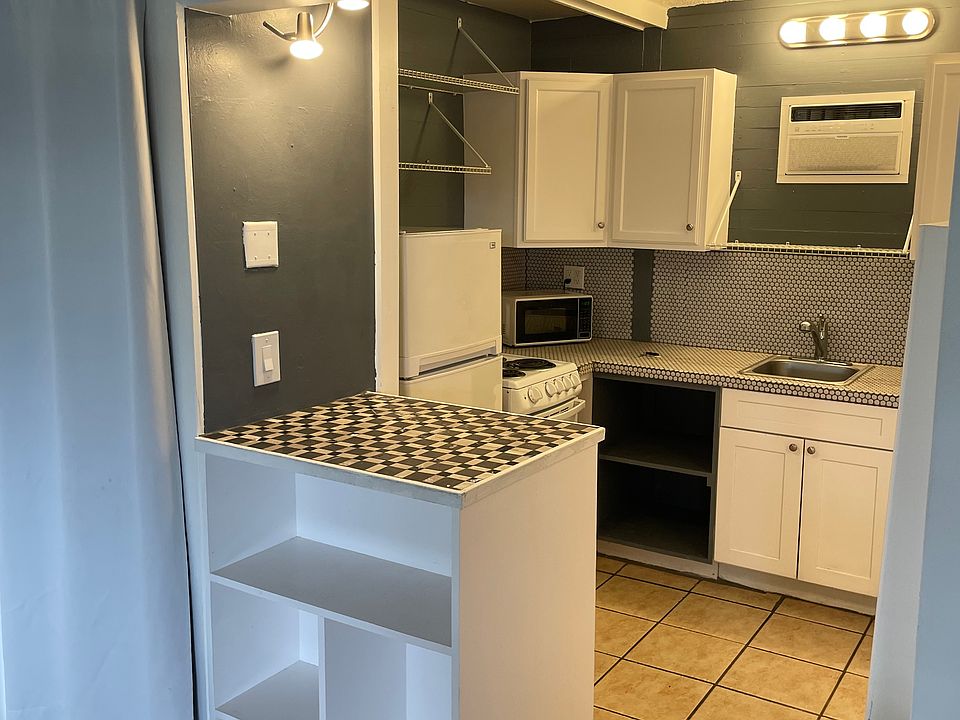 Plenty of storage in this well designed and constructed studio