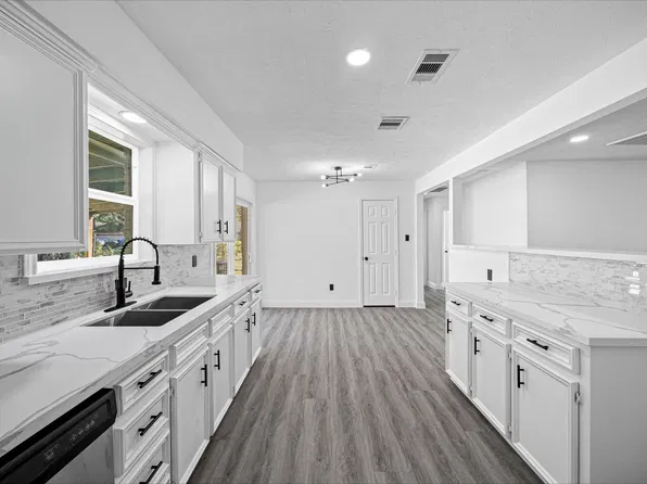 10438 Caxton St, Houston, TX 77016