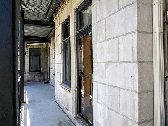 3rd image of 4938 S Drexel Blvd APT 206