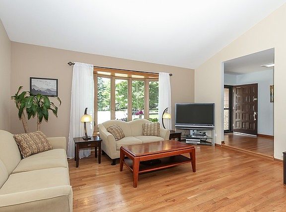 2nd image of 415 Church Ct