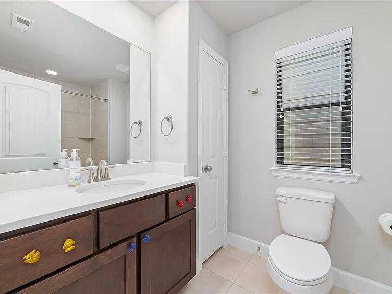 5020 Dickson St — Photo 26