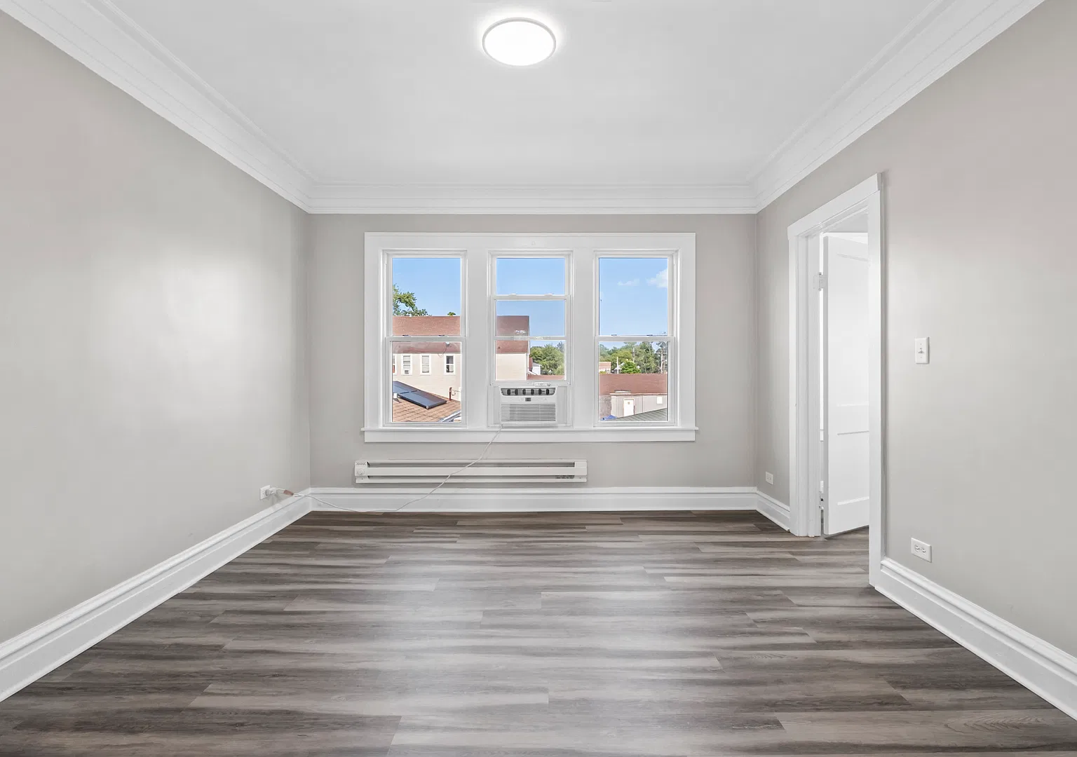 4 bed, 1100 sqft, $2,000 — Photo 4