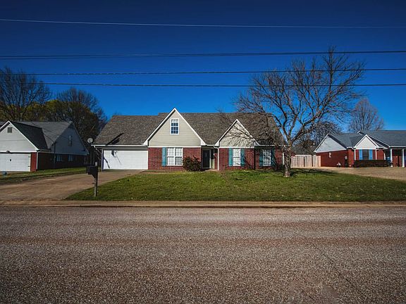 4th image of 64 Woodchase Dr