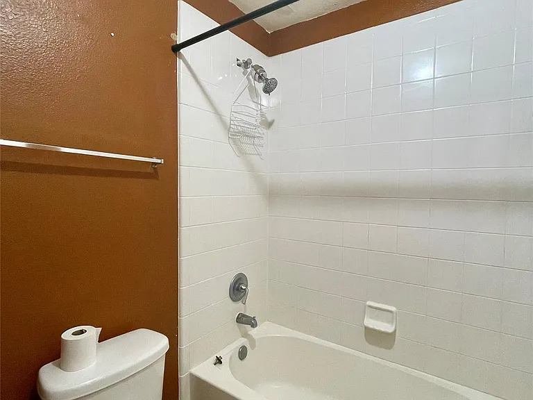 21142 Field House Ct — Photo 24