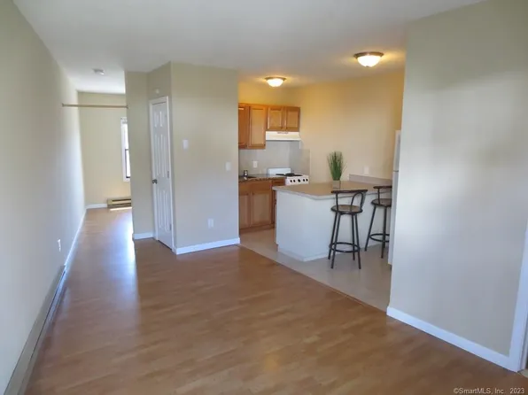 7 Brookdale St APT 6, Wolcott, CT 06716