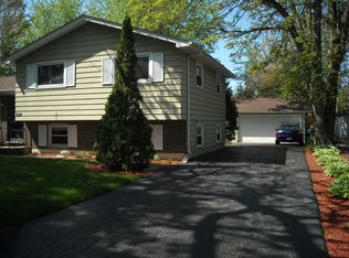 1917 Hazelwood Dr, Lindenhurst, IL