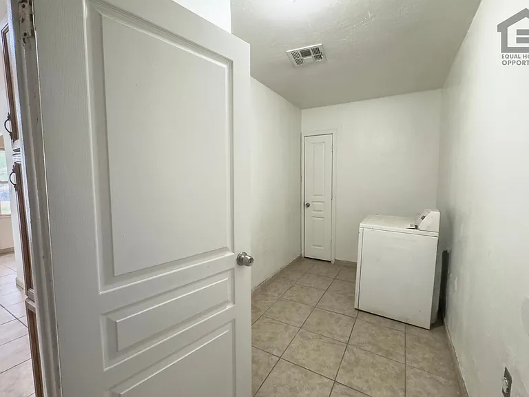 2517 E Culver St — Photo 18