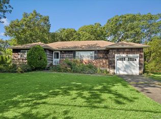 632 Spruce Avenue, Sayville, NY 11782