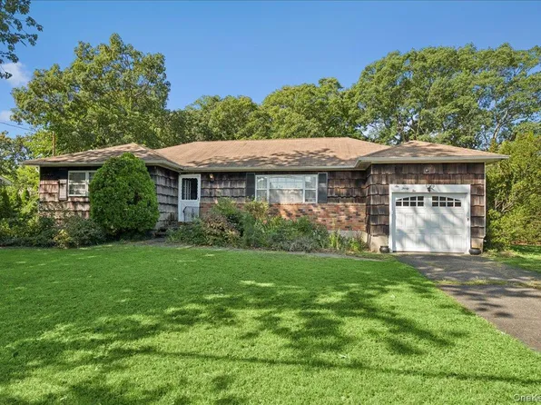 632 Spruce Avenue, Sayville, NY 11782