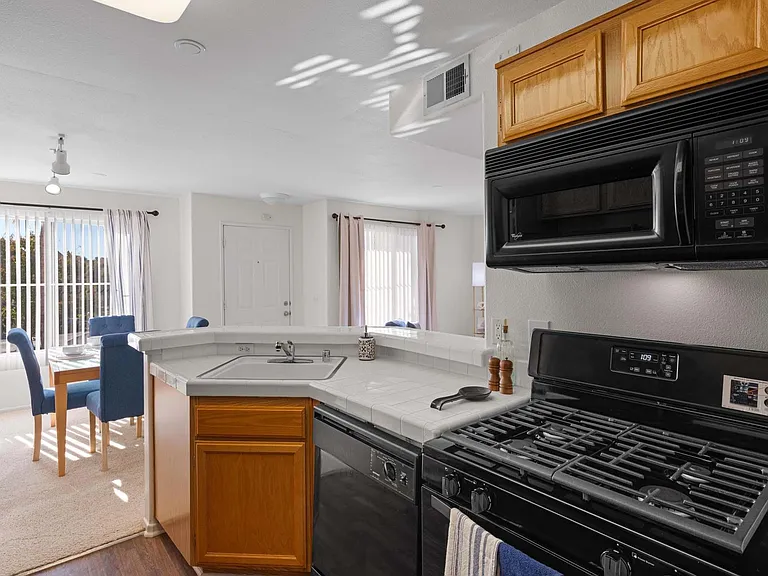 River Ranch Townhomes & Apartments — Photo 90