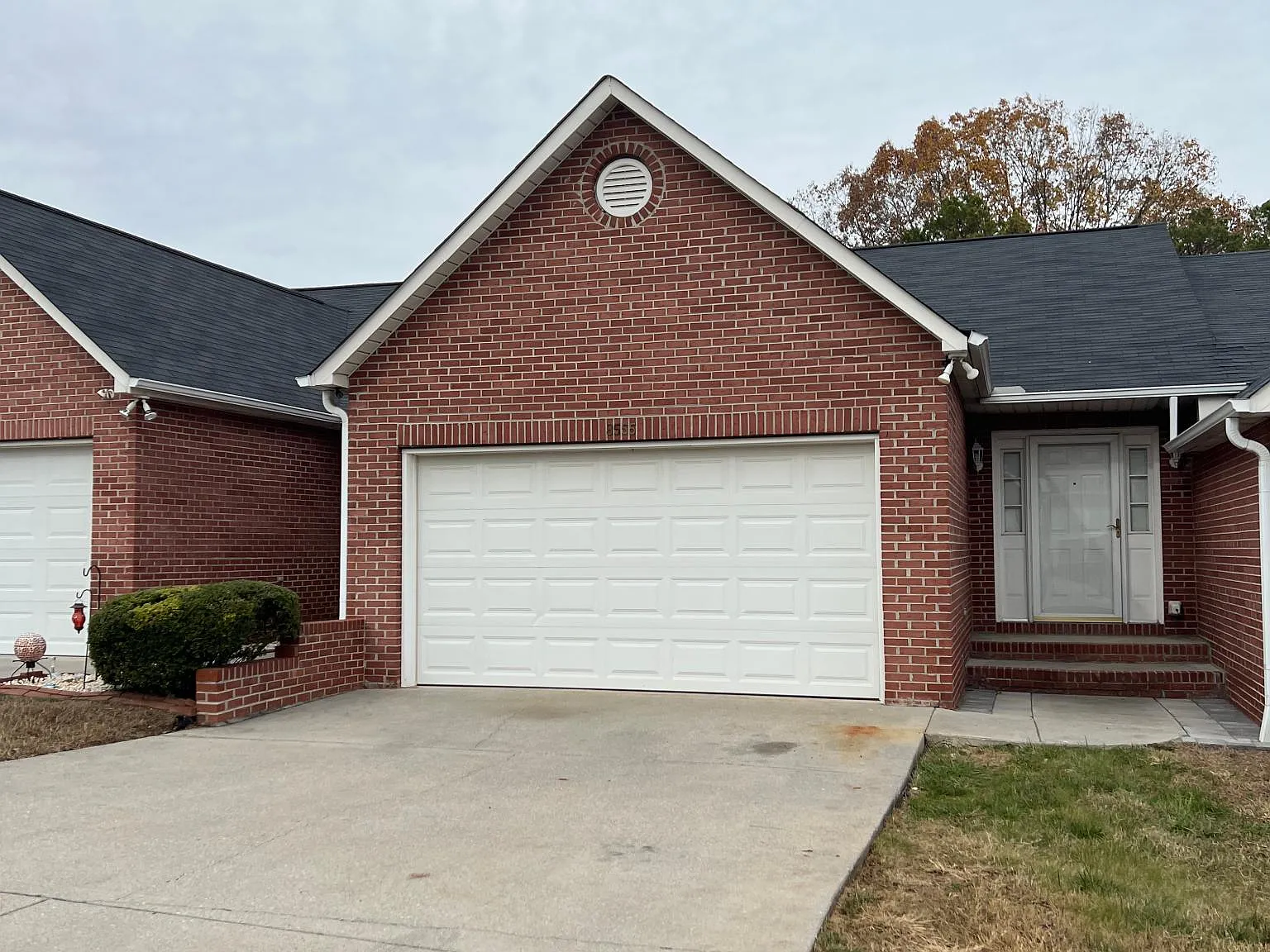 3 bed, 1728 sqft, $2,400 — Photo 3