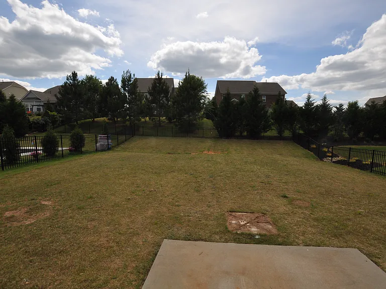 1004 Sterling Dr — Photo 35