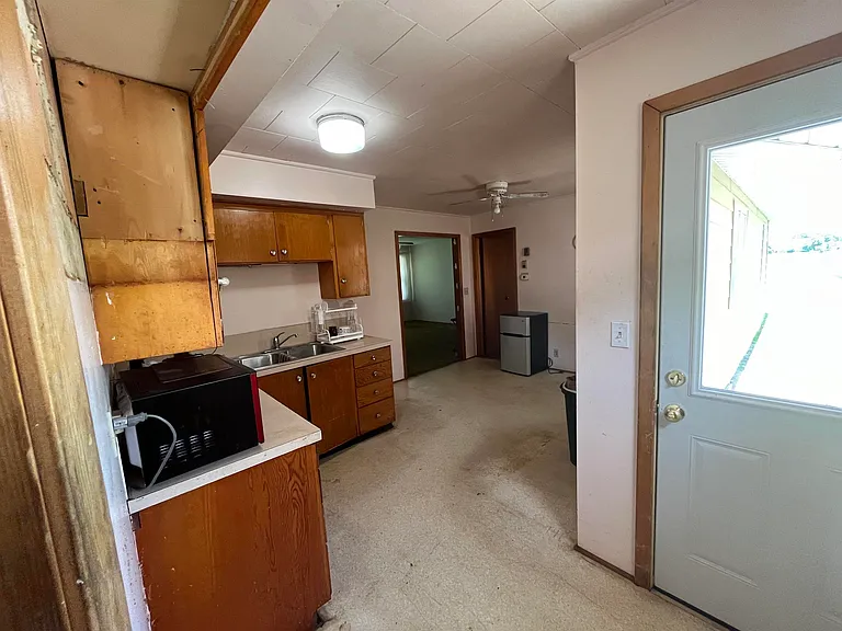 318 E North St — Photo 7