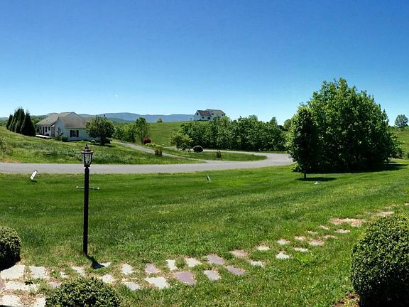 2nd image of 115 Pear Blossom Ln