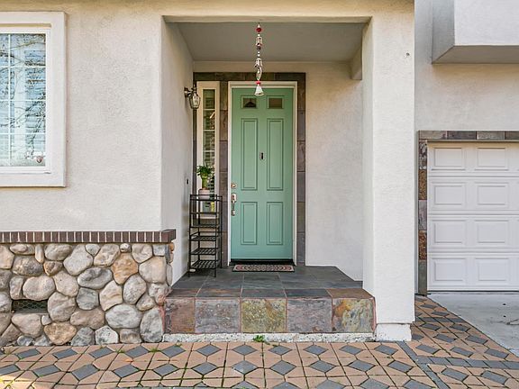 4th image of 1 Larisa Oaks Pl