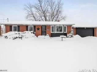 864 Miede St, Jenison, MI 49428