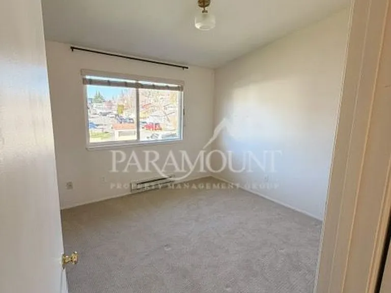 155 Myreboe St NE #10-J — Photo 16