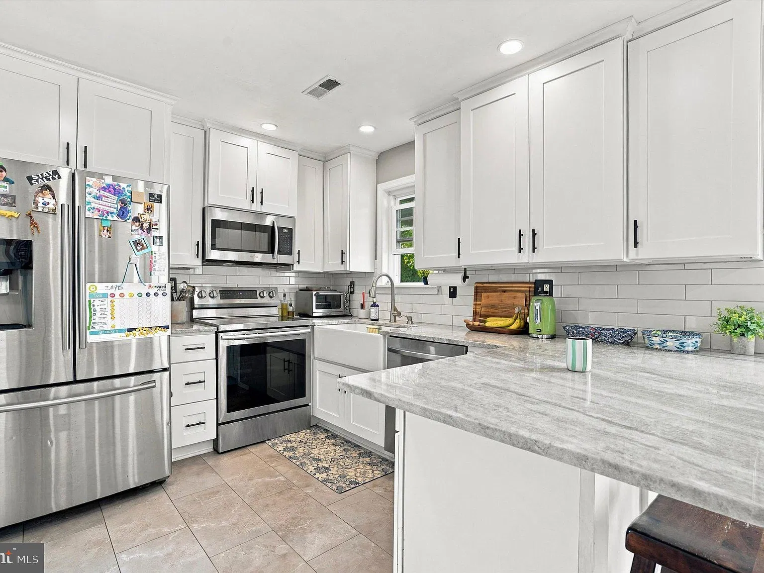 3 bed, 2.5 bath, 2014 sqft, $3,500 — Photo 4