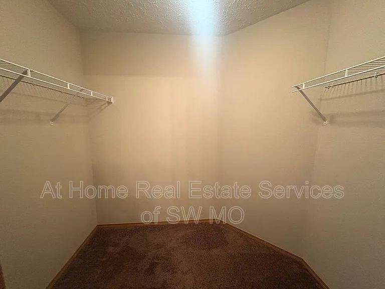 1270 N Northwood Ave — Photo 9
