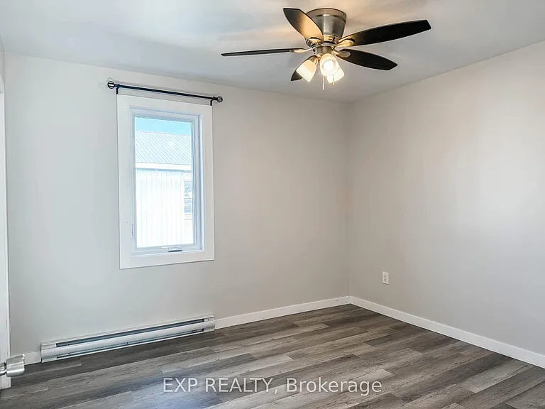 4515 Ste Catherine St #B — Photo 7