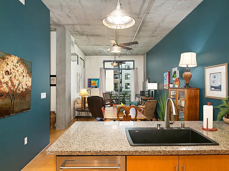 527 10th Ave #410 — Photo 9