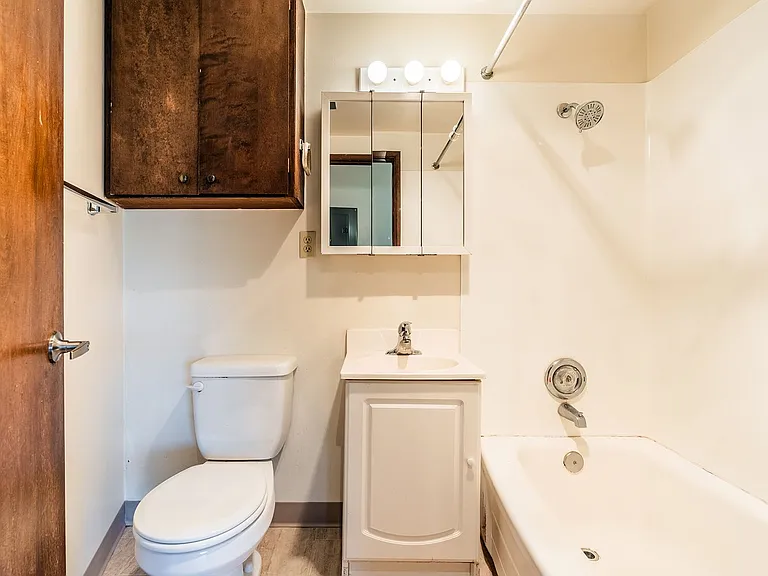 Camelot Apartments — Photo 12