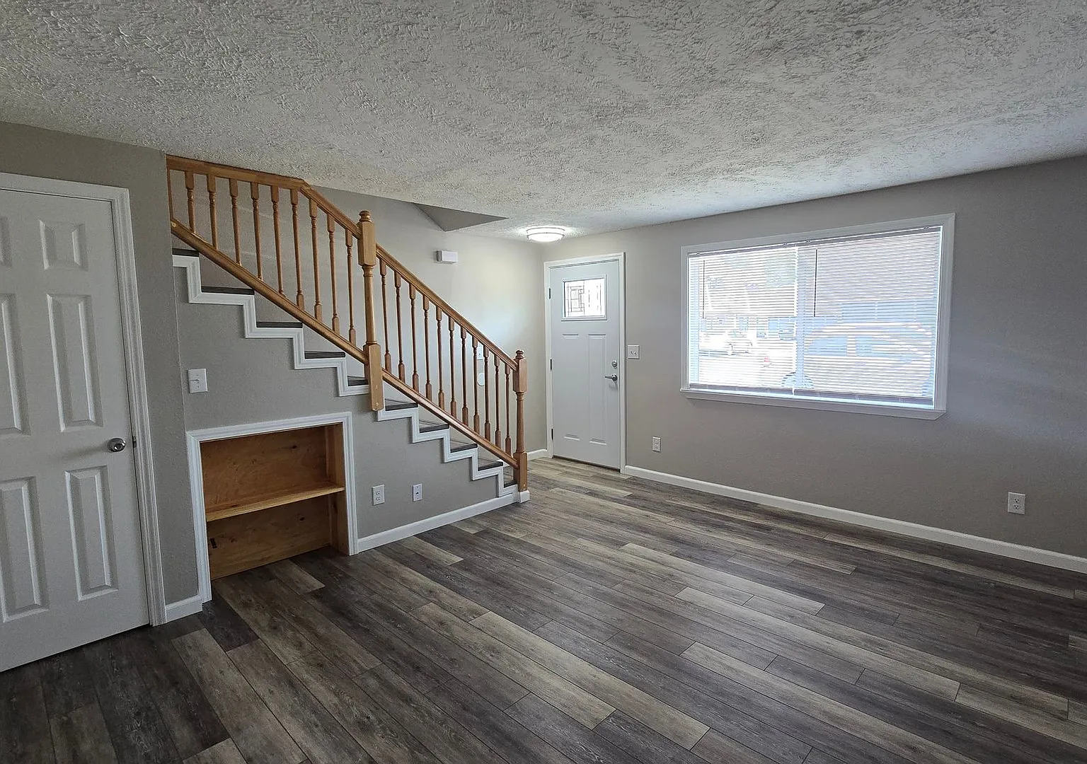 Catalina Apartments — Photo 4