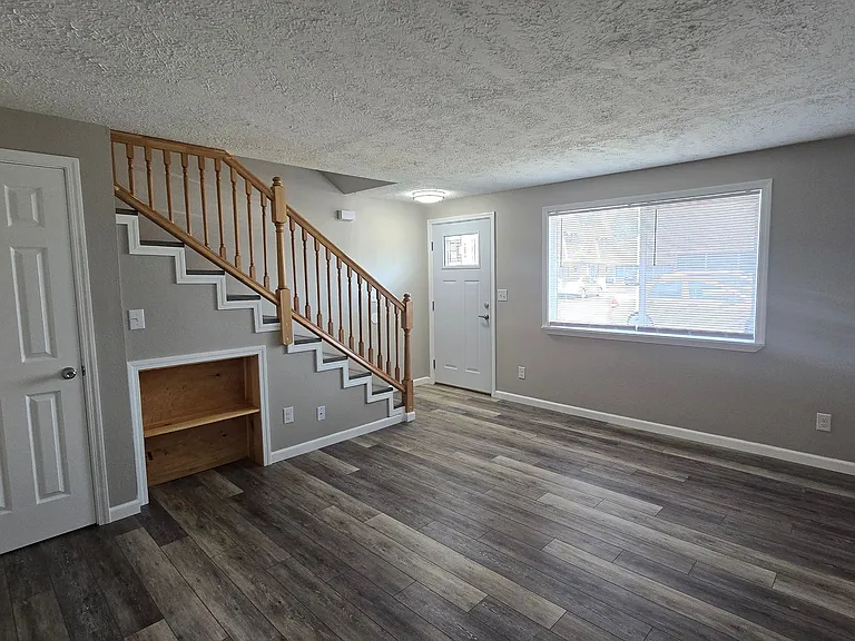 Catalina Apartments — Photo 4