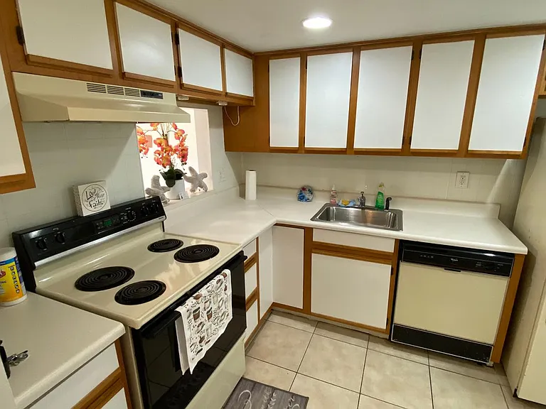 4304 NW 9th Ave #3-3B-3B3 — Photo 3