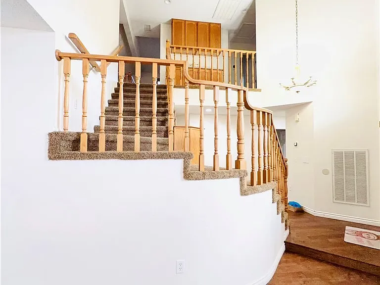 8405 Justine Ct — Photo 17