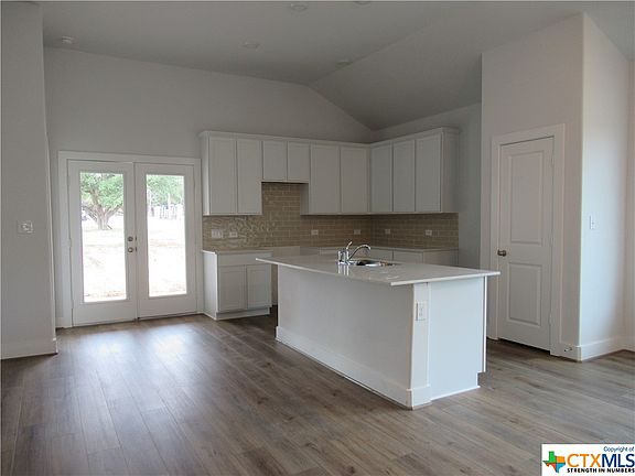 5th image of 120 Avonlea Ct