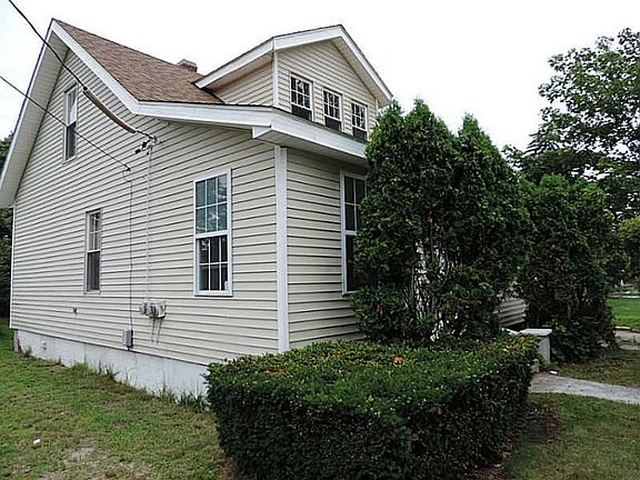 4th image of 14 Greenwood St