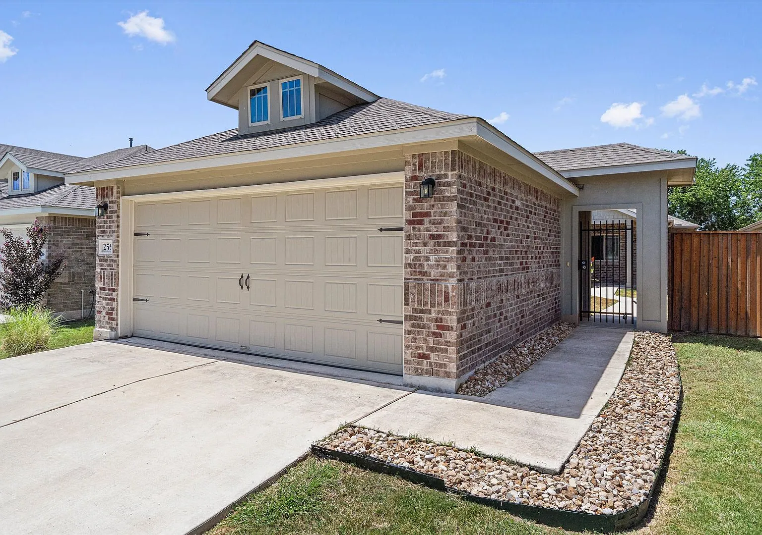 256 Pelican Bay Cir, Kyle, Texas 78640 — Photo 2