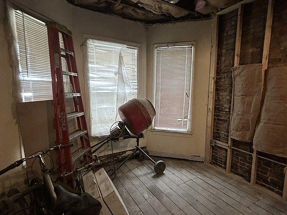 3rd image of 4421 W Adams St