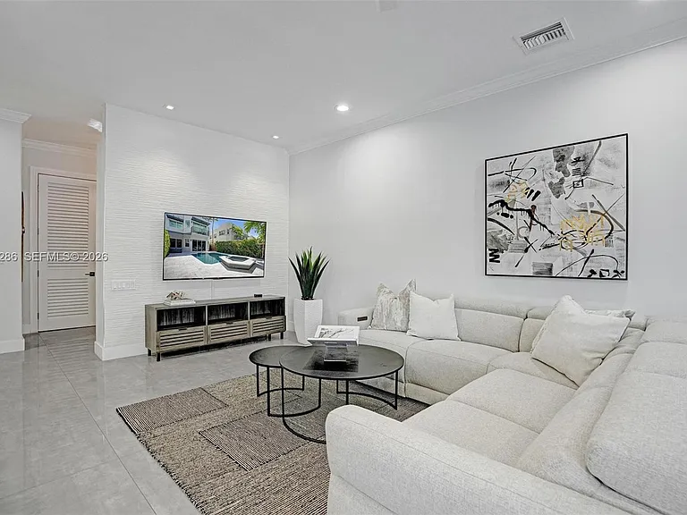 453 SW 5th Ave — Photo 18
