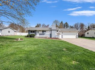 3434 Rolston Rd, Fenton, MI 48430
