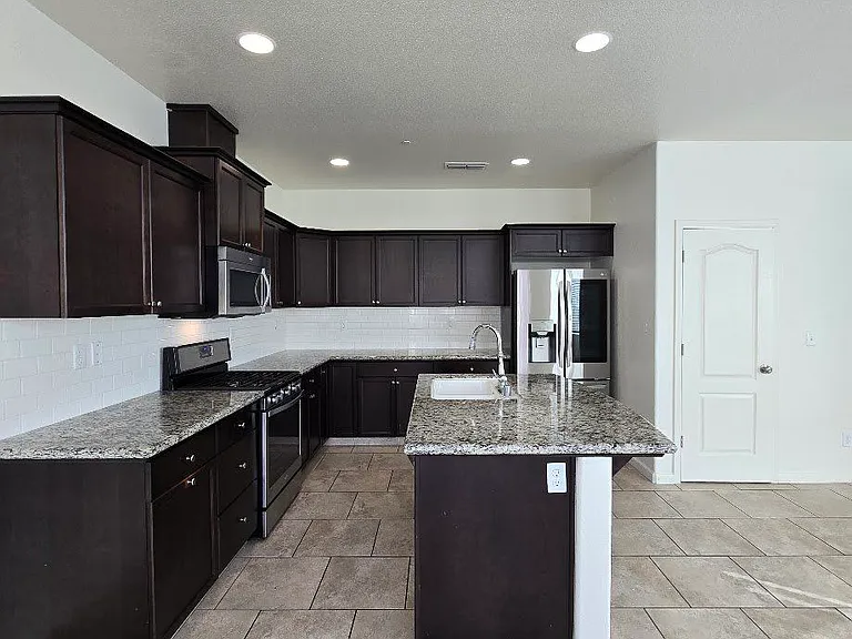 3246 Monterosa Ln — Photo 9