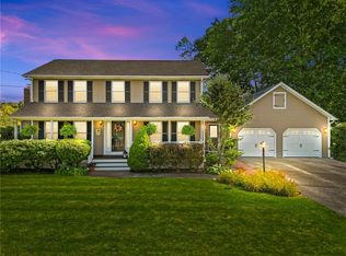 27 Pheasant Hill Ln, Cranston, RI 02921