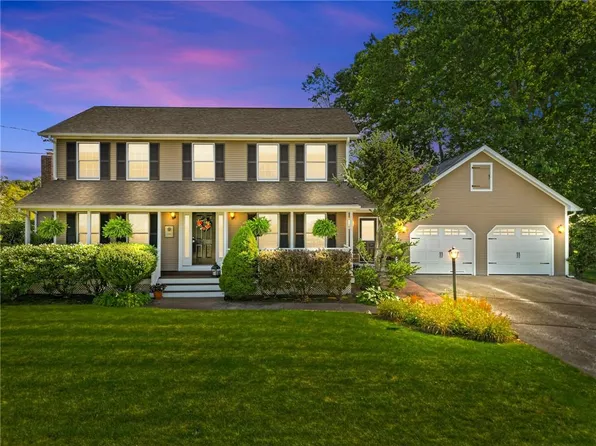 27 Pheasant Hill Ln, Cranston, RI 02921