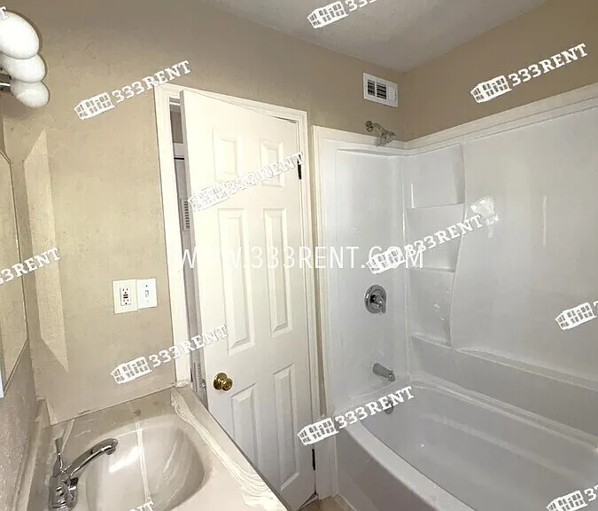 8916 Oak St — Photo 13