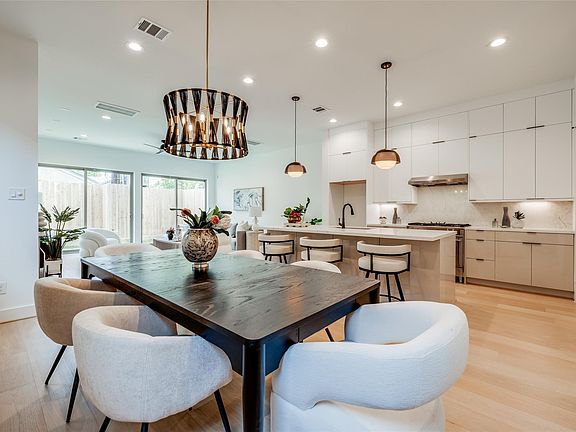 5th image of 814 W 17th St