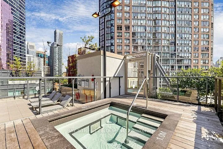 955 Bay St #1710 — Photo 23