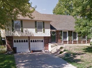821 NW 19th St, Blue Springs, MO 64015