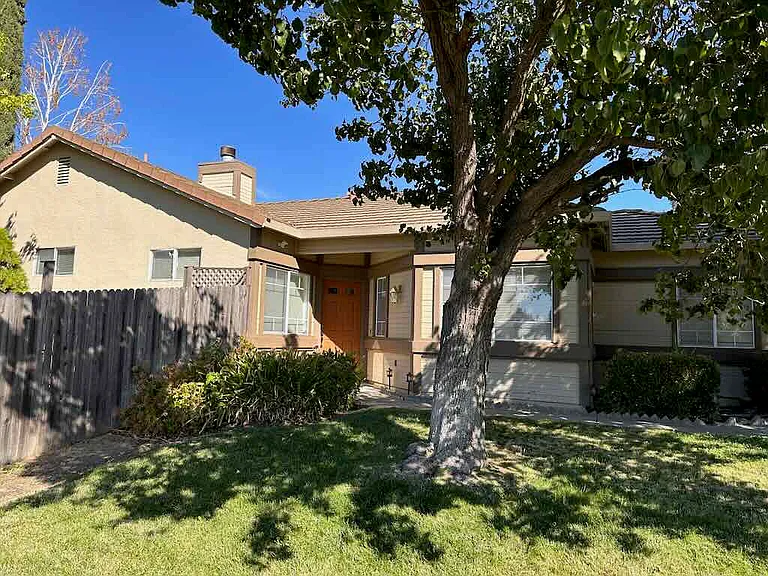 5662 Murrell St — Photo 1