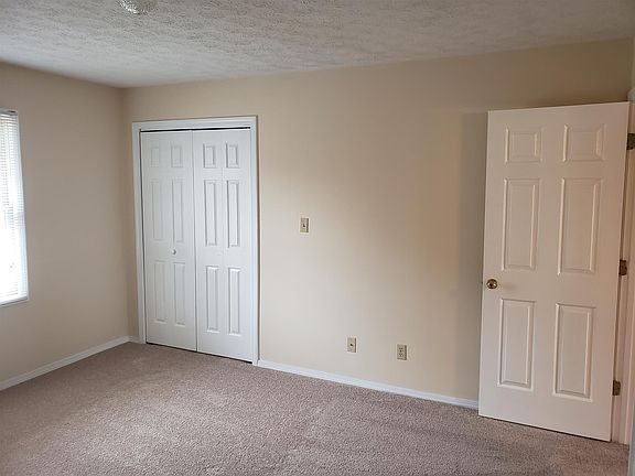 4th image of 160 E Kennedy Ct